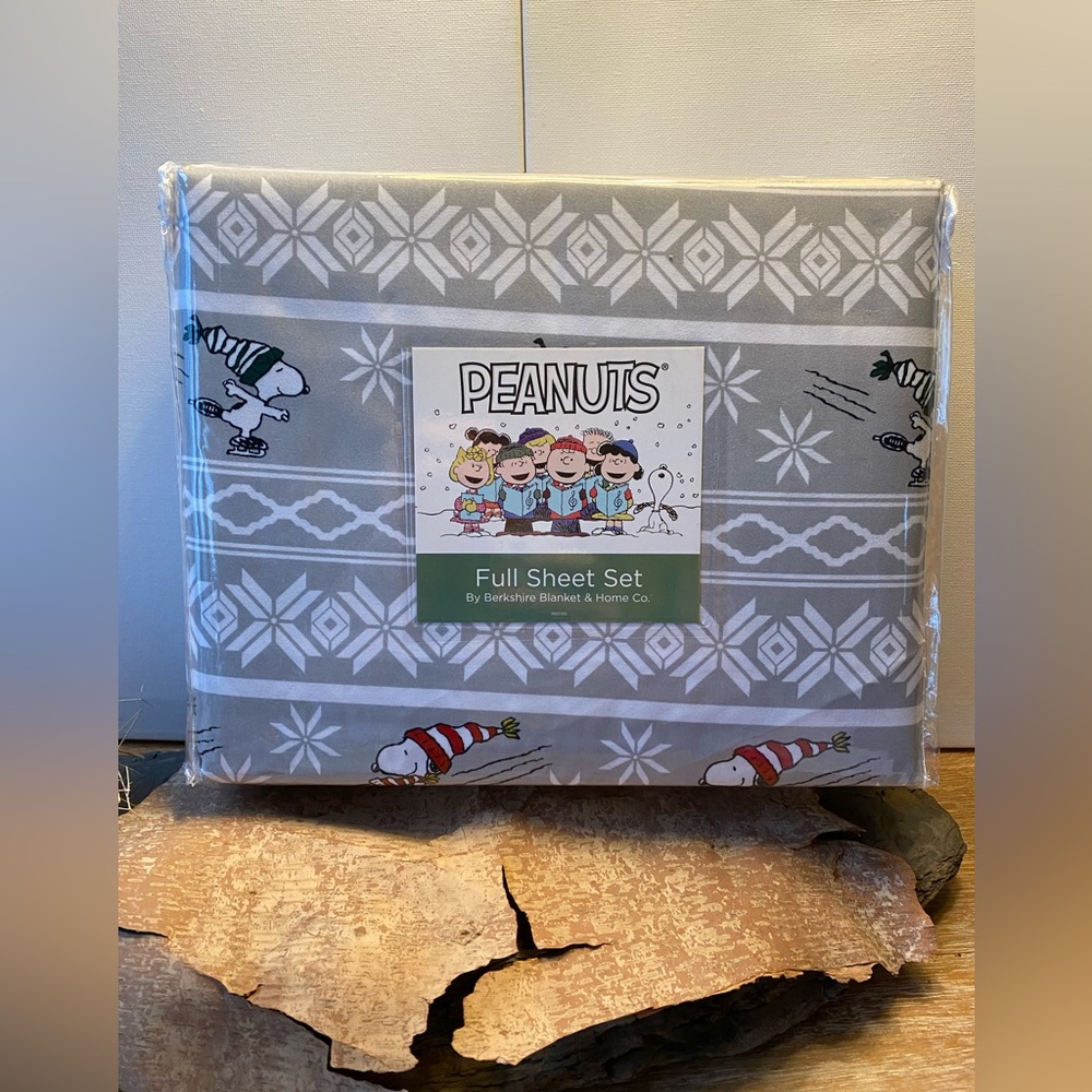 HOLD for @Staceyhleroy Snoopy Full Sheet Set “Snoopy in the Snow” by Berkshire
